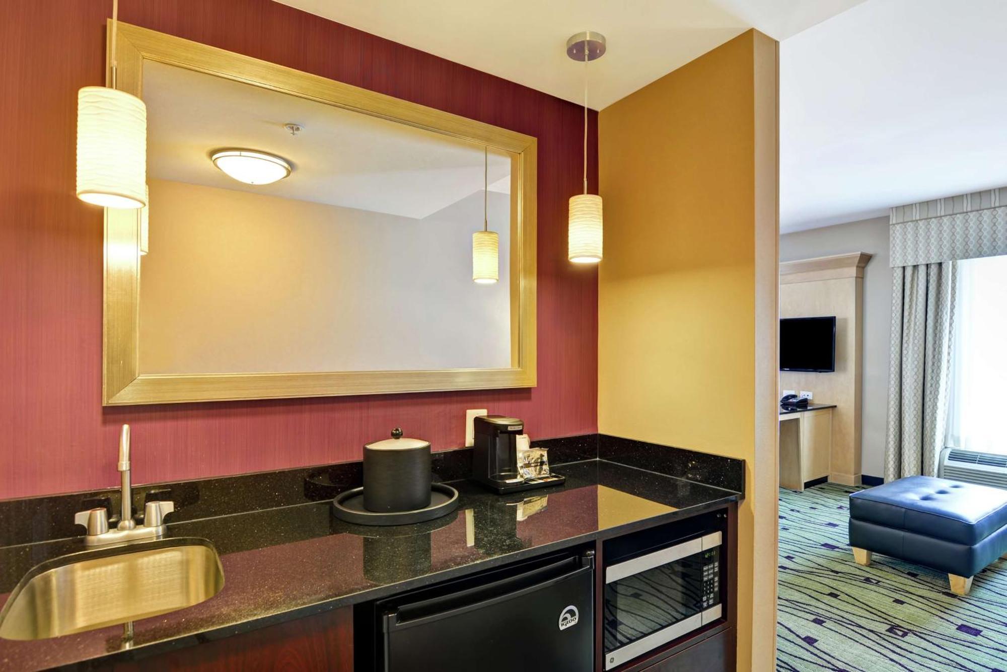 Hampton Inn & Suites Crabtree Raleigh Exterior photo