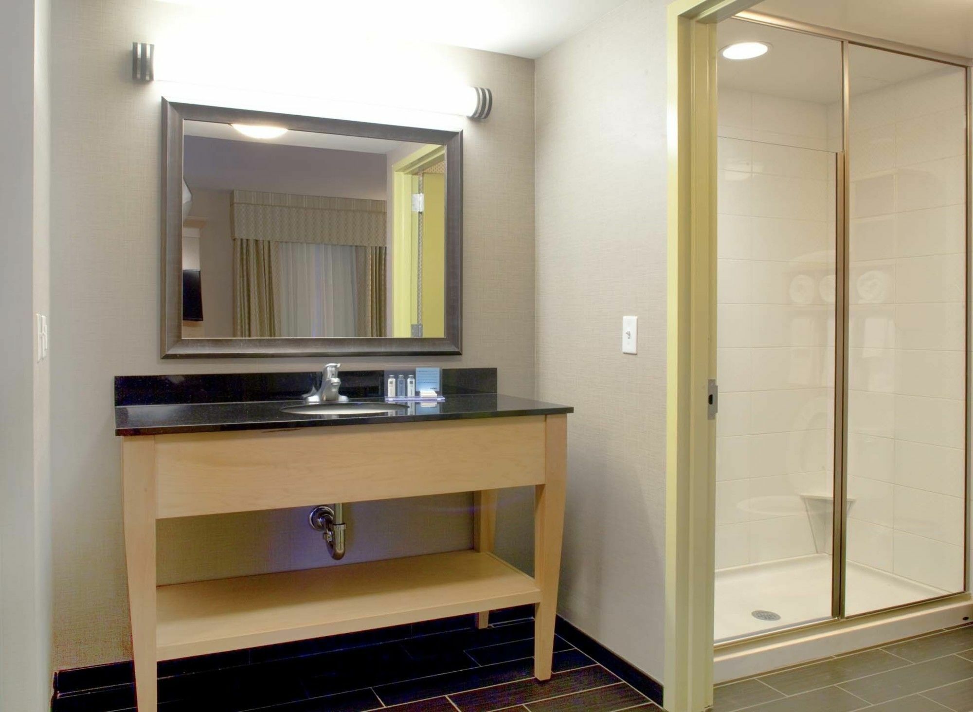 Hampton Inn & Suites Crabtree Raleigh Exterior photo